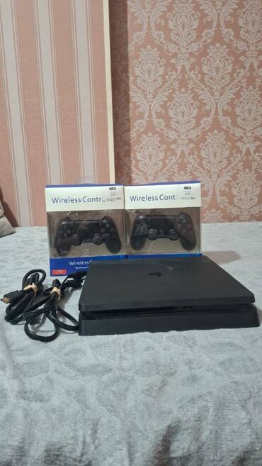 PS4 (Sony Playstation 4): Ideal ps 4 slım satılıır 1tb yaddası var ustunde sunur ve 2 pult — 4