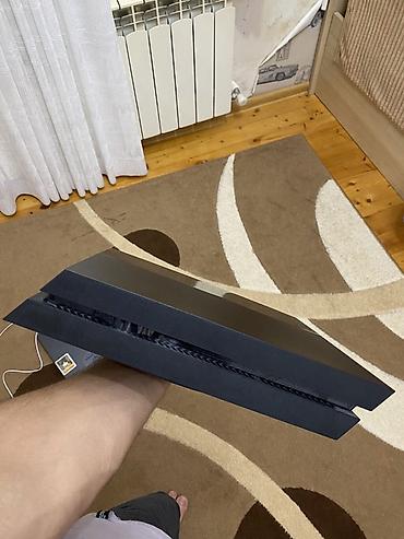 PS4 (Sony Playstation 4): Sony PlayStation 4 (PS4) 500gb Şəkildə görünən kimidir, yeni kimidir — 4