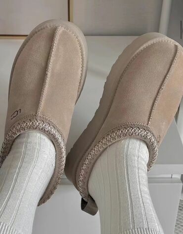 италия обувь: Угги, 37, UGG, Новый, цвет - Бежевый, Самовывоз, Платная доставка