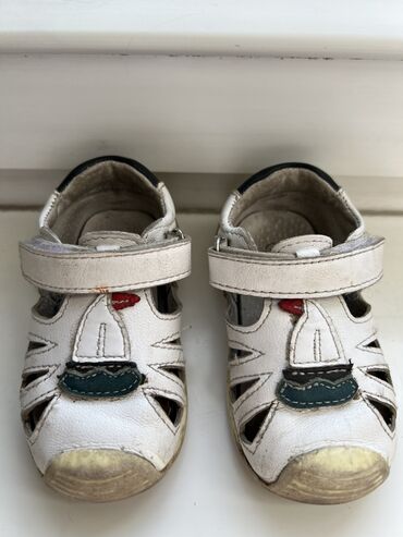 Детская обувь: Сандалии 21 размер, фирма Совёнок, полностью кожаные. Подходит как