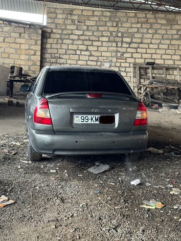 Hyundai: Hyundai Accent sedan - Kuzov: 4 qapılı sedan, tünd boz rəng - — 2