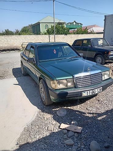 190 ehtiyat: Mercedes-Benz 190 (W201) sedan - Kuzov: 4 qapılı sedan, tünd yaşıl — 2