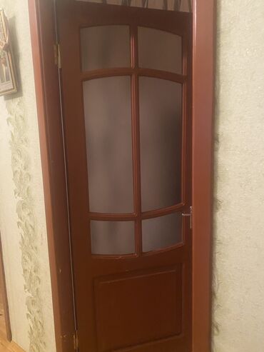 Giriş qapıları: 4 eded taxta qapi 100 manat 80-219 olcude