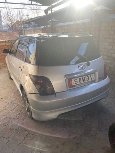 Toyota: Toyota ist: 2003 г., 1.5 л, Автомат, Бензин, Седан