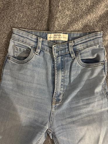 Cinslər: Stradivarius cropped flare cins şalvarı
32 olcu — 5
