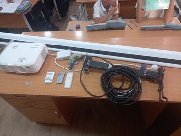 экраны для проекторов grandview с полотном matte white: Комплект для проекций: проектор Mitsubishi + моторизированный экран +