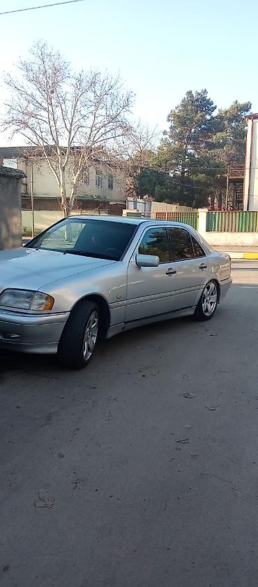 mercedes rolu: Mercedes-Benz : 2.2 l | 1995 il Sedan — 1
