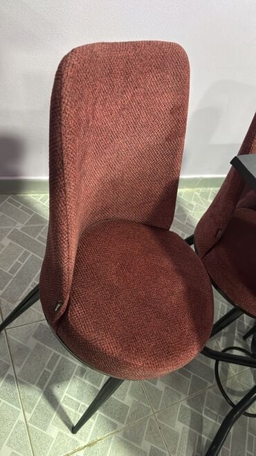 Masa və oturacaq dəstləri: Mətbəx üçün, Açılmayan, Yumru masa — 2