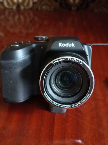 Фотоаппараты: Продаю фотоаппараты KODAKSamsung б/у в хорошем рабочем состоянии,без