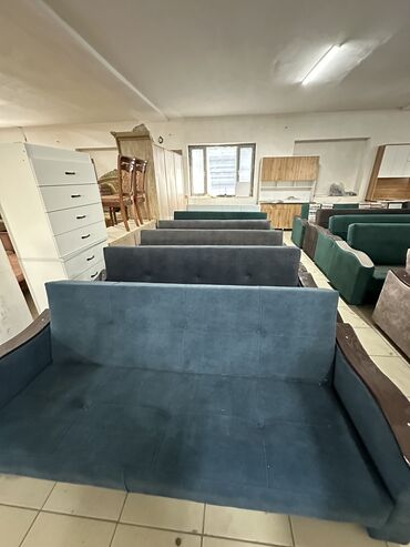 Комплекты столов и стульев: Диван-кровать, цвет - Коричневый, В рассрочку, Новый