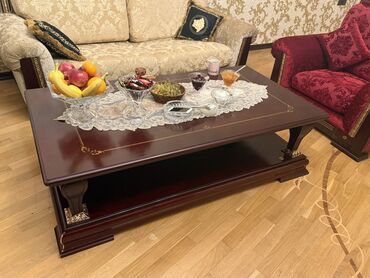 Qonaq otağı dəstləri: İşlənmiş, Jurnal masası, İtaliya — 1