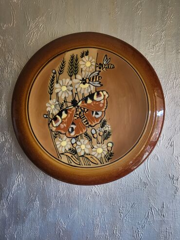 Ostalo posuđe: Tanjir nov za zid,rucni rad,rucno oslikan,pa glaziran. 70,80te — 1
