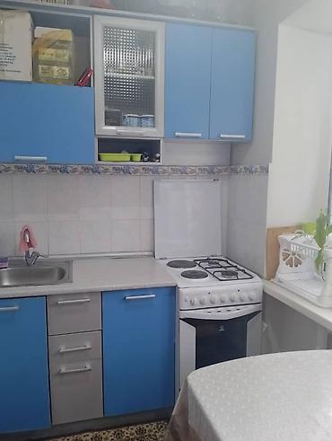 hostel osh: 2-комнатная квартира Описание: - Уютная комната с большим окном — 7