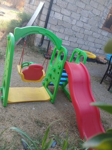 Qaşıqlar: Ikisi birlikde satilir. Qiymet 120 azn unvan buzovna. Aygun. M