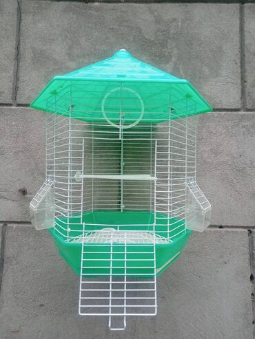 дом для птиц: Продаю 2 клетки для птиц. 1. Длина - 40 см. Ширина - 23 см. Высота -