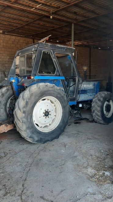 new holland traktor: New holland