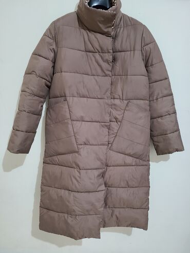 весенняя куртка размер м: Женская двусторонняя весенняя куртка. Размер M. Очень лёгкая и