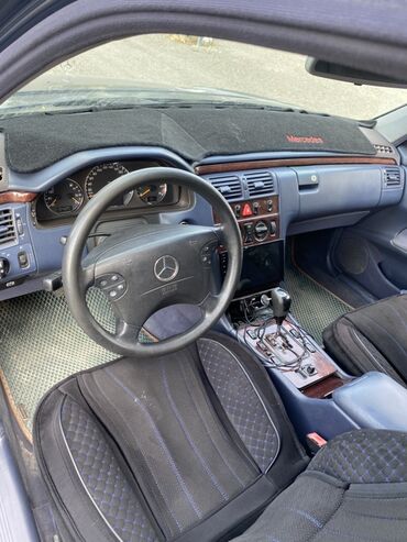 срочный машины: Mercedes-Benz E-Class: 2001 г., 3.2 л, Автомат, Бензин, Седан