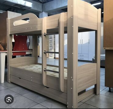 кухонный буфет буу: Двухъярусная кровать из ЛДСП светлого древесного оттенка. Основные