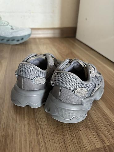 детские кроссовки 34 размера: Adidas krosovka uşaq üçün.Ölçü 25(1/2).Originaldı.Az geyinilib.Qiymet — 1