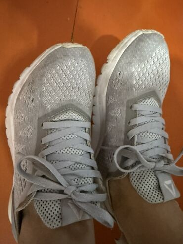 беговые красовки: Кроссовки, 37.5, Reebok, Б/у, цвет - Серый, Самовывоз, Платная доставка