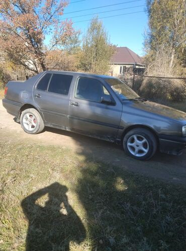 Volkswagen: Volkswagen Vento: 1994 г., 1.8 л, Механика, Бензин, Седан