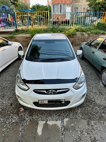 автомобил портер: Hyundai Solaris: 2013 г., 1.6 л, Автомат, Бензин, Хэтчбэк