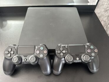 playstation 4 oyunları bakida: PlayStation 4 Slim 500 Gb 11.50 Versiya 2 pultla satılır İçərisində