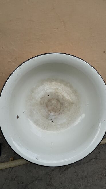 посуда белая: Эмалированная Чашка, емкостью 15 литров