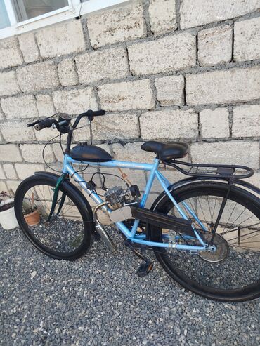 Тарелки: Benzinlə işləyən mühərrikli velosiped Otur sürdü 2 ayın motorudur