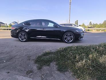 Шины и диски: Kia K7/Cadenza (седан бизнес‑класса), чёрный цвет кузова. Основные — 1