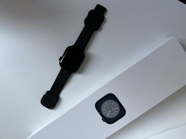 Apple Watch:  AppleWatch Series 8, 41mm, midnight aluminum case. Кожаный ремешок