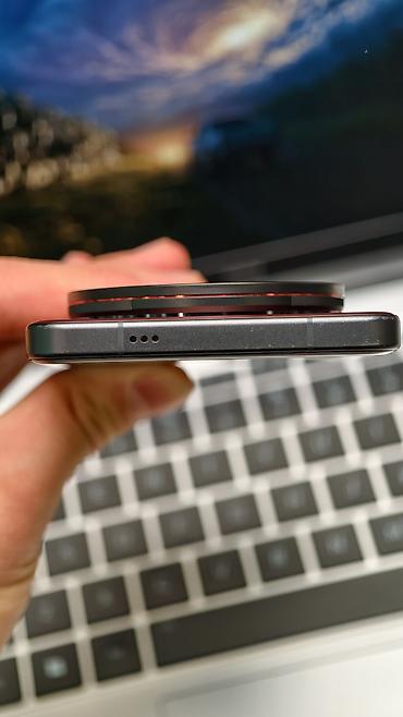 iqoo 11: Vivo X200 Ultra, Б/у, 512 ГБ, цвет - Красный, 2 SIM — 4