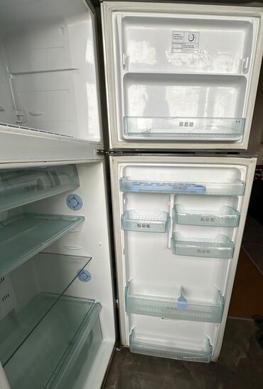 Qabyuyan maşınlar: İşlənmiş Samsung Soyuducu Satılır, rəng - Boz