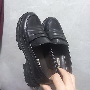 стальные шары: Лоферы женские черные - Классическая модель penny loafer - Верх — 1