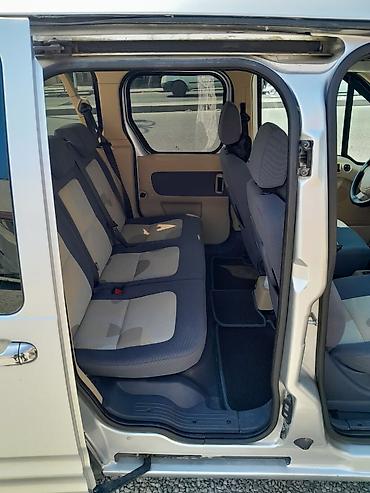 renault megane 3: Ford Tourneo Connect (gümüş rəng) - Kuzov: 5 qapılı miniven, arxa — 5