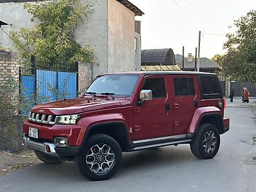 Продажа авто: Внедорожник 5‑дверный, яркий красный цвет с чёрной крышей. Мощный — 3