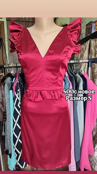 Повседневные платья: Размер S(42-44) всех платьев. Зелёное платье 200с 44-46размер.Все по — 27