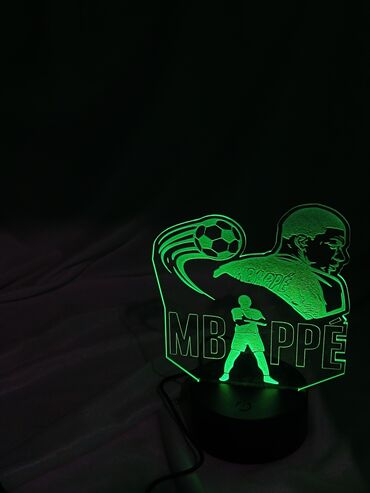 Oyuncaqlar: Suvenır qelem, karandaş qabı.futbolcularin fiqurui ile.Futbolcu — 18