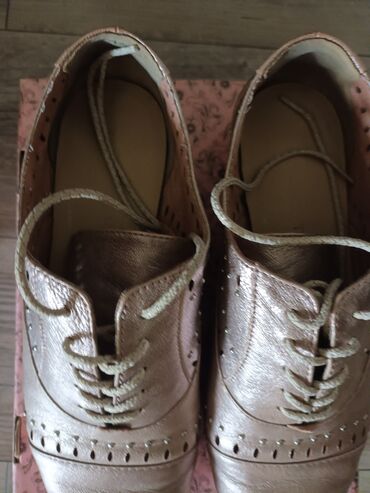 srebrna haljina i cipele: Oksfordice, 40