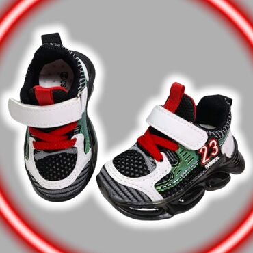 Patike: Svetlece patikice za najmanje stopalce Vrlo lagan model koji ima — 9