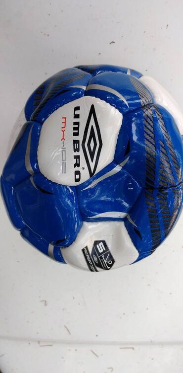 Rekviziti za vežbanje: Lopte za fudbal br.5: Umbro, Derbi i Adidas i druge vest — 2