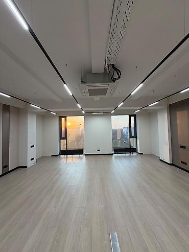ищу бизнес: Сдаю Офис целиком: 94 м², В бизнес центре, С ремонтом — 2