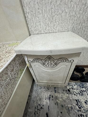 house pro: Спальный гарнитур, Б/у, Шкаф, Трюмо, Тумба, цвет - Белый — 4
