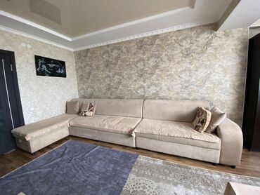 диван с подушками: Диван-керебет, түсү - Саргыч боз, Колдонулган