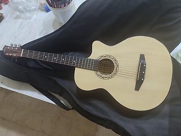 akustik gitara simi: Akustik gitara – kəsikli (“cutaway”) korpus dizaynı Metrolara — 3