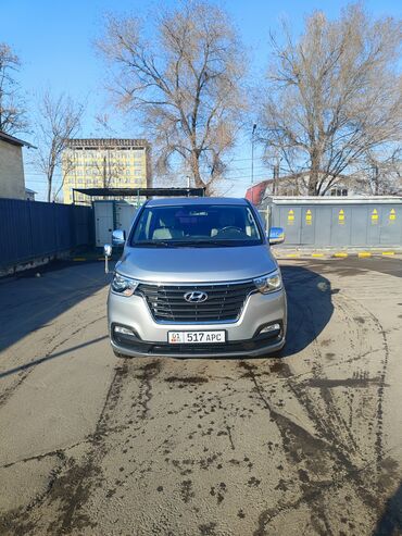 грузо: Hyundai Starex: 2018 г., 2.5 л, Автомат, Дизель, Минивэн