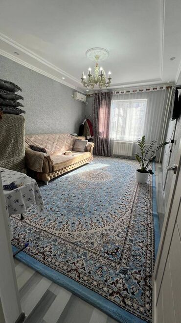 продаю 2х команатную квартиру в 7 мкр: 2 бөлмө, 52 кв. м, 106-серия жакшыртылган, 7 кабат, Евроремонт