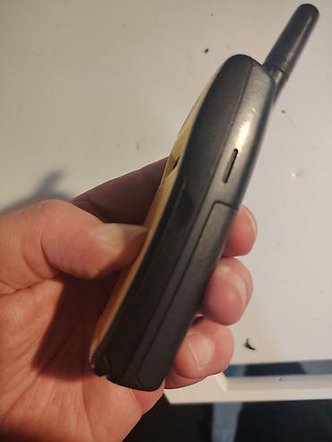 samsung dostava: Ericsson GF768 – žuti flip GSM telefon, baterija nova, punjač - — 3