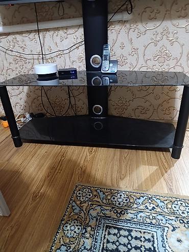 study table: Тумба и подставка для телевизора, Б/у, Напольная, Стекло, Самовывоз, цвет - Черный — 1
